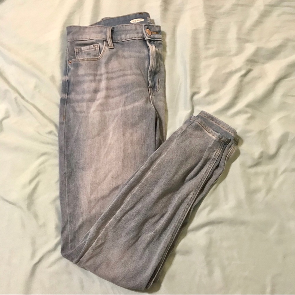 Light wash skinny jeans